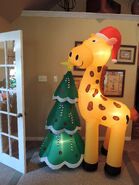 Gemmy inflatable Giraffe with Christmas tree