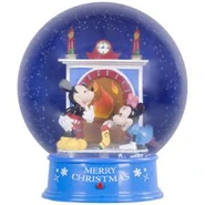 Snowglobe-Mickey Minnie fireplace