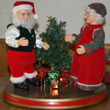 Gemmy Vintage 1998 Animated Gemmy Dancing Santa and Mrs. Claus - www