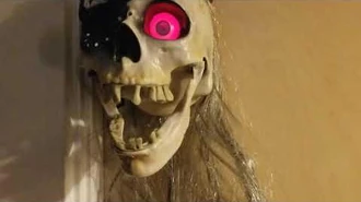 Gemmy_Dropping_Pirate_Skull