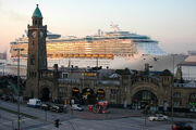 Freedom-of-the-Seas--in-Hamburg