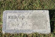 Brush-RichardArlington tombstone.jpg