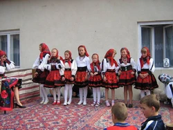 Schoolgirls at the ethnographic museum of Bocicău
