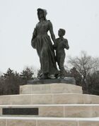 Pioneer Woman Statue