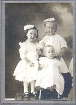 Arendsen-sisters 1912.JPG