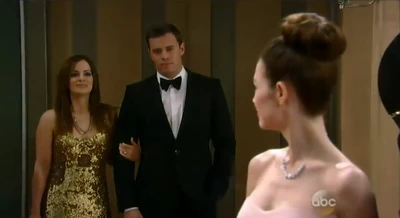 Hayden and Jake/Jason arrive on the red carpet