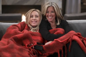 Carly and Josslyn cuddle at Christmas (2022)