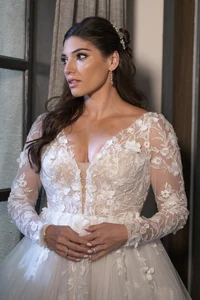 Brook Lynn wears her great-grandmother Lila's bracelet (2024)