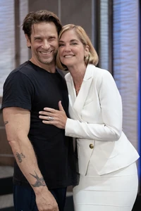 Roger Howarth and Kassie DePaiva reunite on GH set (2023)