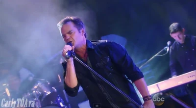 Ned performs as Eddie Maine to "You Took the Words Right Out of My Mouth"