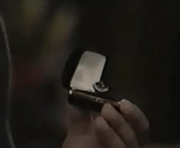 Gia's engagement ring from Nikolas (2001)