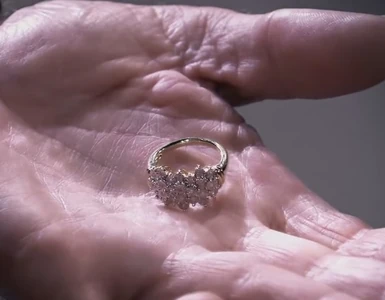 Holly's wedding ring (2020)