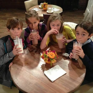 Childhood friends have shakes (2014)