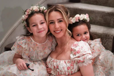 Avery with sisters Josslyn and Donna (2023)