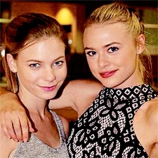 Sisters Kiki and Nelle