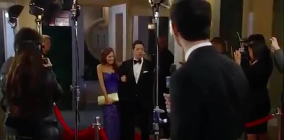 Spinelli and Ellie arrive on the red carpet