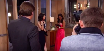 Anna arrives on the red carpet