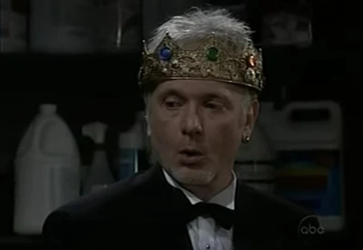 Luke wears the Cassadine crown stolen from the auction (2004)