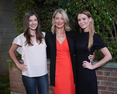 Nina and her twin daughters (2022)