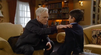 Fluke threatens to hurt Emma if Spencer doesn't keep quiet