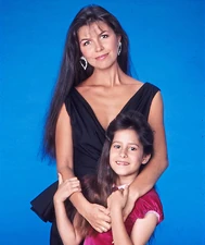 Anna and her young daughter Robin