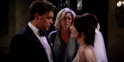 Elizabeth begs Jason to marry her