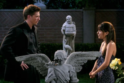 Jason and Robin reunite at Lila Quartermaine's funeral (2004)