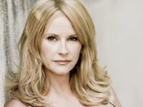Elizabeth Barrington (Rebecca Staab)
