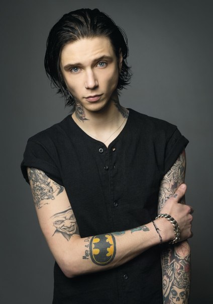 Andy Biersack Short or Long hair