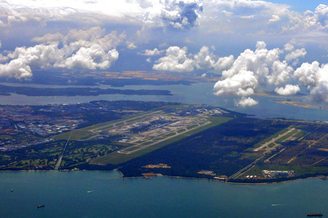 File:Singapore Changi Airport Terminal 4, shops 1.jpg - Wikimedia Commons