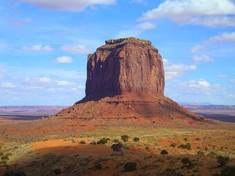 800px-Monument Valley Merrick Butte