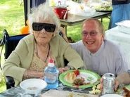 BMadigan114.jpg (29 kB) Bernice Madigan em seu aniversário de 114 anos.