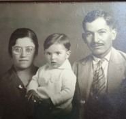 Bravo Bravo in 1914, with her uncle Rodrigo and aunt Maria.