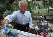 Huang Decheng in October 2019, aged 105 (almost 106), serving tea