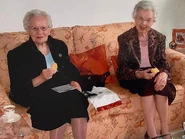 Leny Mackenbach (aged 95) and her sister Diny Mackenbach, in 2007.