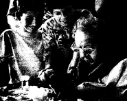 Wieselberg in June 1995, with her great-grandchildren Sam Feller (aged 10) and Jamie Feller (aged 12)