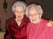 Leny Mackenbach (aged 100) and her sister Diny Mackenbach, in 2012.