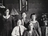 Leny (aged 13), John, Ben, Diny Mackenbach, and their mother, circa 1925.