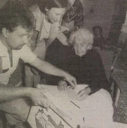 Jánosné Andó voting in May 1994.