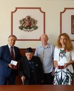 Aged 104, in September 2020, was presented by the mayor of Nova Zagora Nikolay Grozev and the deputy Svetla Stoyanova with the medal "75 years since the victory over fascism".