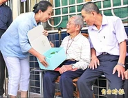 Huang Decheng 102.jpg (78 KB) Huang Decheng in October 2016, aged 102 (almost 103), with Zhang Huaguan
