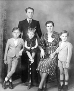 Finotti1939.png (625 KB) Finotti in 1939 with her family.