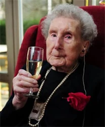 Bernardina-van-dommelen-viert-111e-verjaardag 16 240x0