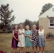 Left to right: The siblings Olga Louise (1901–1991), Gretchen (1896–1989), Seline (1885–1981), Wally and Emma (1903–2005) in 1968