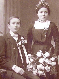 Marie Kráslová (aged 16) with her brother in 1914