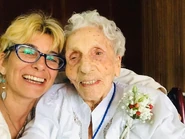 Sara Mendaro Guichon.jpg (98 KB) Mendaro Guichon (aged 108) with her granddaughter in December 2019