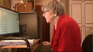 Carlsson using the computer at the age of 104