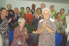 Ana Sara at age 107, with her daughter.