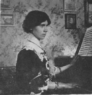 Manolita Pina at the piano in 1907