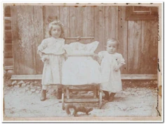 Aleksandra Dranka at age 5 with her younger siblings
